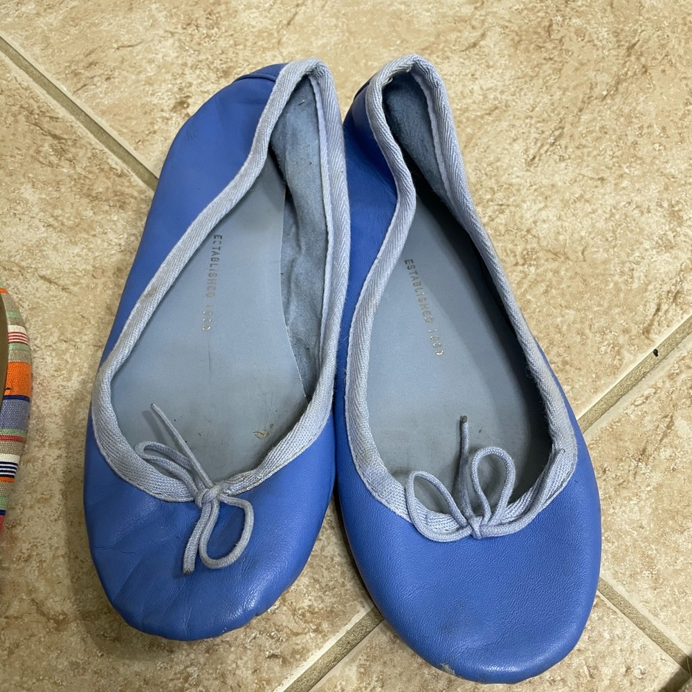 Woman’s Gap flats